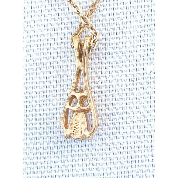 Avon Fireglow Teardrop Pendant / Necklace - 1977 Opal and Rhinestone Beauty! - Picture 8 of 9